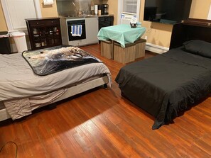 1 bedroom, free WiFi - Apt 3C Lake Bomoseen Inn “The Dog” with boat slip.  (Castleton)