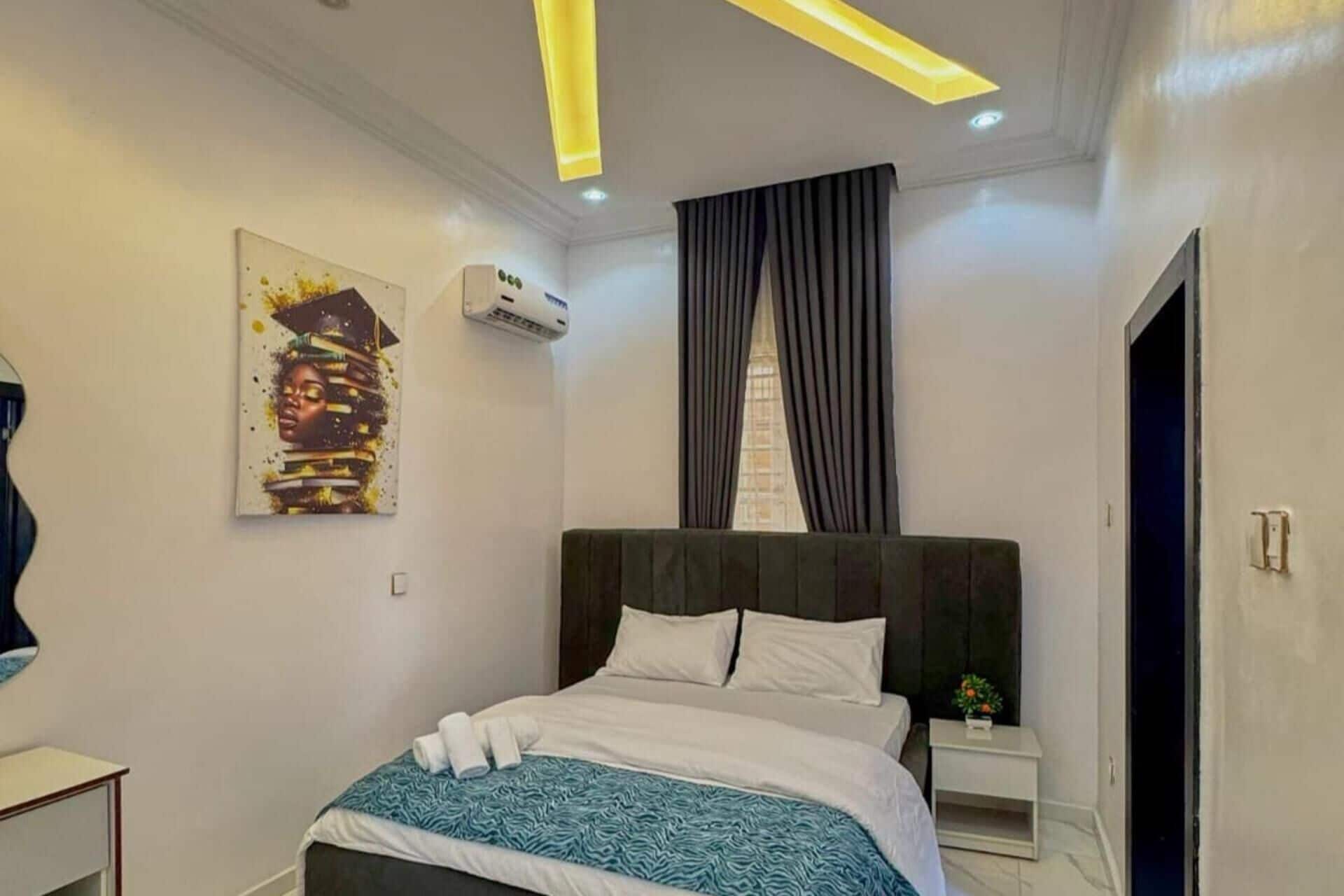 4 bedrooms, iron/ironing board, WiFi (free), bed sheets