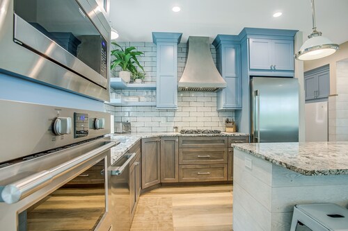 Traverse City Lakemore Resort, New Luxury Lakefront Home on Arbutus Lake