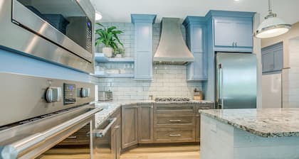 Traverse City Lakemore Resort, New Luxury Lakefront Home on Arbutus Lake