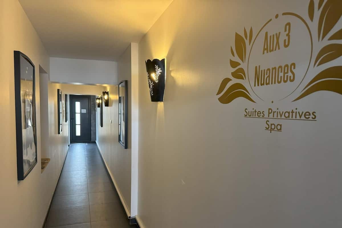 Loft Familial, salle de bains attenante, vue jardin | Entrée de l’hébergement