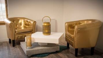 Deluxe Suite, Hot Tub (Paris) | Ruang Istirahat