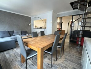 Family Apartment, Ensuite, Garden View | Property grounds