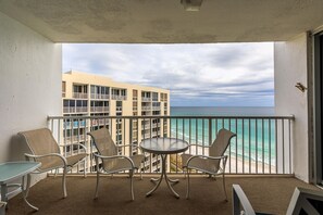 Property grounds - NEWLY RENOVATED! BEAUTIFUL DESTIN BEACHFRONT CONDO WITH BREATHTAKING VIEWS! (Destin)