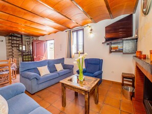 TV, fireplace - Cubo's Casa Mi Recreo / private pool / views (Yunquera)