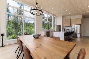 Chalet-foret 2 | Living area | Fireplace - Les Chalets Forêt (Petite-Riviere-Saint-Francois)