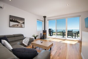 Chalet | Living area | Fireplace - Les Chalets Forêt (Petite-Riviere-Saint-Francois)