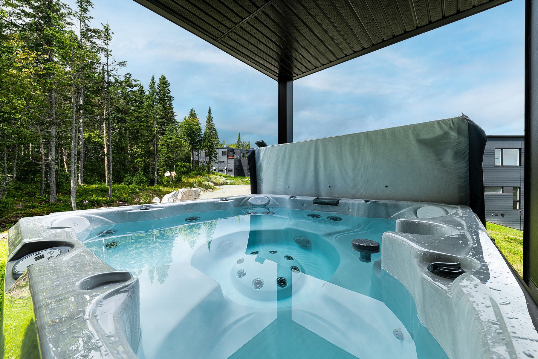 Chalet-foret Jumele 9-B | Private spa tub