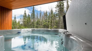 Chalet-foret Jumele 8-B | Private spa tub