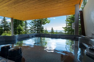 Chalet-foret 07 | Baignoire à remous privée