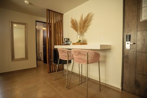 Family Single Room | Living area