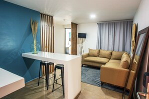 ห้องแฟมิลี่, 2 ห้องนอน | บริเวณนั่งเล่น | ทีวีจอแบน 42 นิ้ว พร้อมช่องเคเบิล, ทีวี