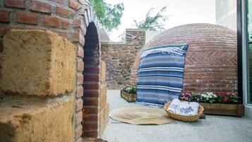 Tina de hidromasaje y masajes con piedras calientes