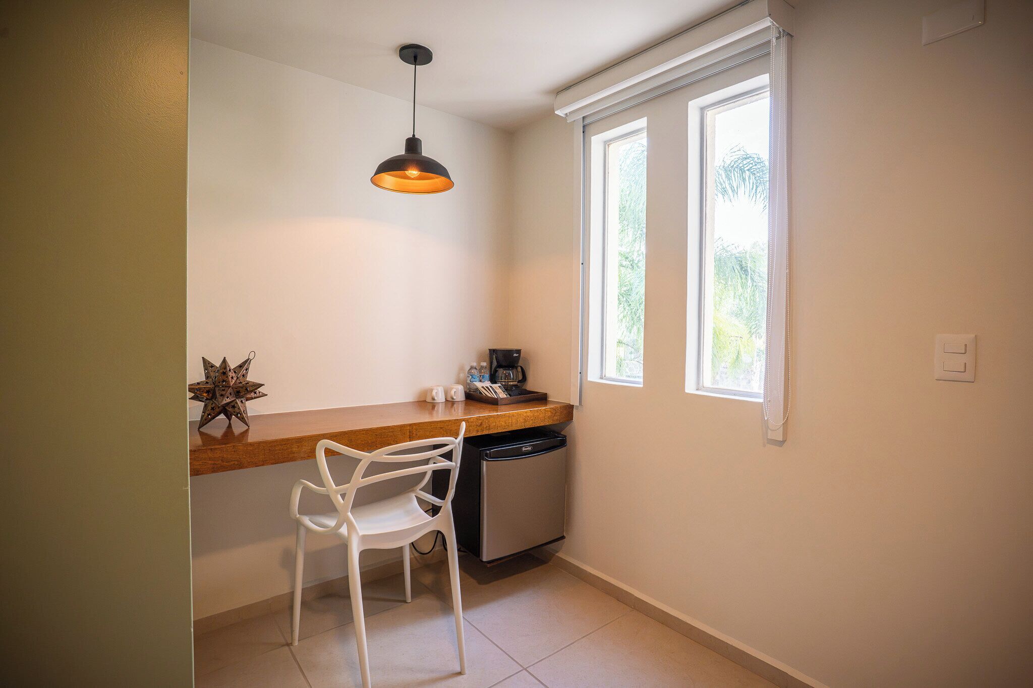 Quarto casal standard, 2 camas Queen | Frigobar, escrivaninha, espaço de trabalho para notebook