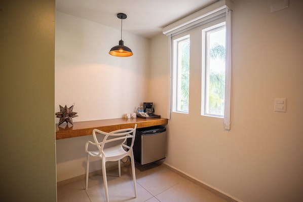 Habitación doble estándar, 2 camas Queen size | Minibar, escritorio y espacio para trabajar con laptop