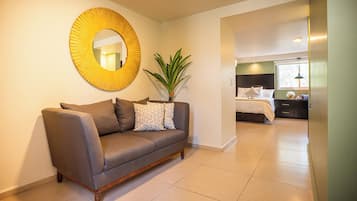 Habitación doble estándar, 2 camas Queen size | Minibar, escritorio y espacio para trabajar con laptop