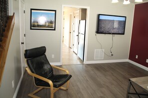 Living Room - Clean & Comfortable Townhome|Near Costco|Self-Checkin|Great for kids|Rest& Relax (Ammon)