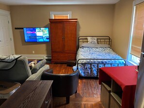 Free WiFi - Apt 2A Lake Bomoseen Inn “The Dog” with boat slip. (Castleton)