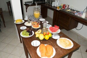Buffet déjeuner gratuit tous les jours