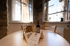 Interior - La Cantada - Renovated apartment in Corfu town (Kerkira)