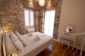 2 bedrooms, iron/ironing board, free WiFi, bed sheets - La Cantada - Renovated apartment in Corfu town (Kerkira)