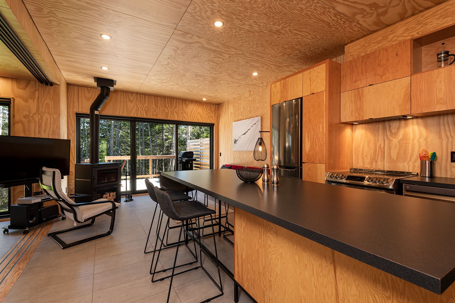 Refuge 17B | Private kitchen | Fridge, microwave, oven, dishwasher