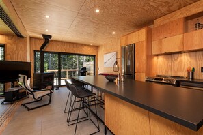 シャレー | 専用キッチン | 冷蔵庫、電子レンジ、オーブン、食器洗い機