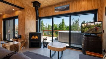 Chalet | Area soggiorno | TV a schermo piatto 32 pollici con canali via cavo