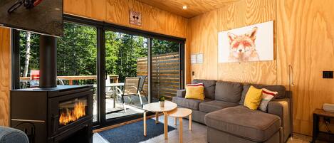 Refuge 17A | Living area | 32-inch flat-screen TV with cable channels