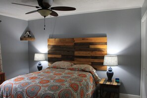 2 makuuhuonetta, silitysrauta/-lauta, ilmainen Wi-Fi, vuodevaatteet