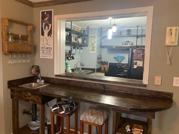 Jääkaappi, mikroaaltouuni, uuni, astianpesukone