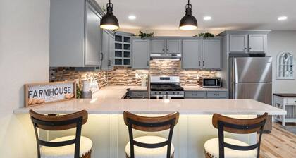 Pet-Friendly Farmhouse 2 Bedroom Near UWW Campus, Starin Park, & Kettle Moraine!