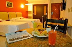 2 多间卧室、客房内保险箱、熨斗/熨衣板、免费 WiFi