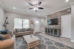 Smart TV, table football - Vacation Homes at Buckroe Beach! Sleeps 10 2 (Hampton)