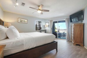 6 bedrooms, free WiFi, bed sheets