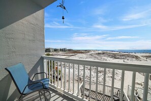 Property grounds - Family Tides - Beachfront Pet-Friendly Duplex on Holiday Isle (Destin)