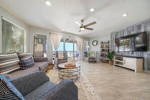 Televisión de pantalla plana, reproductor de DVD