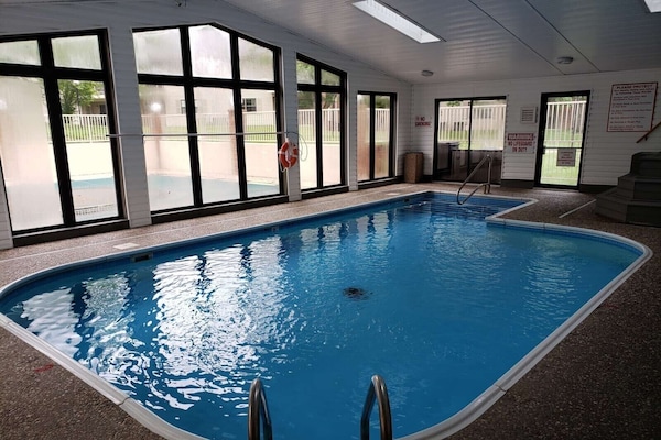 Piscine couverte, piscine extérieure