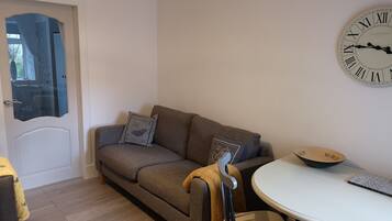 Apartment | Living room | 30-inch TV with digital channels, fireplace