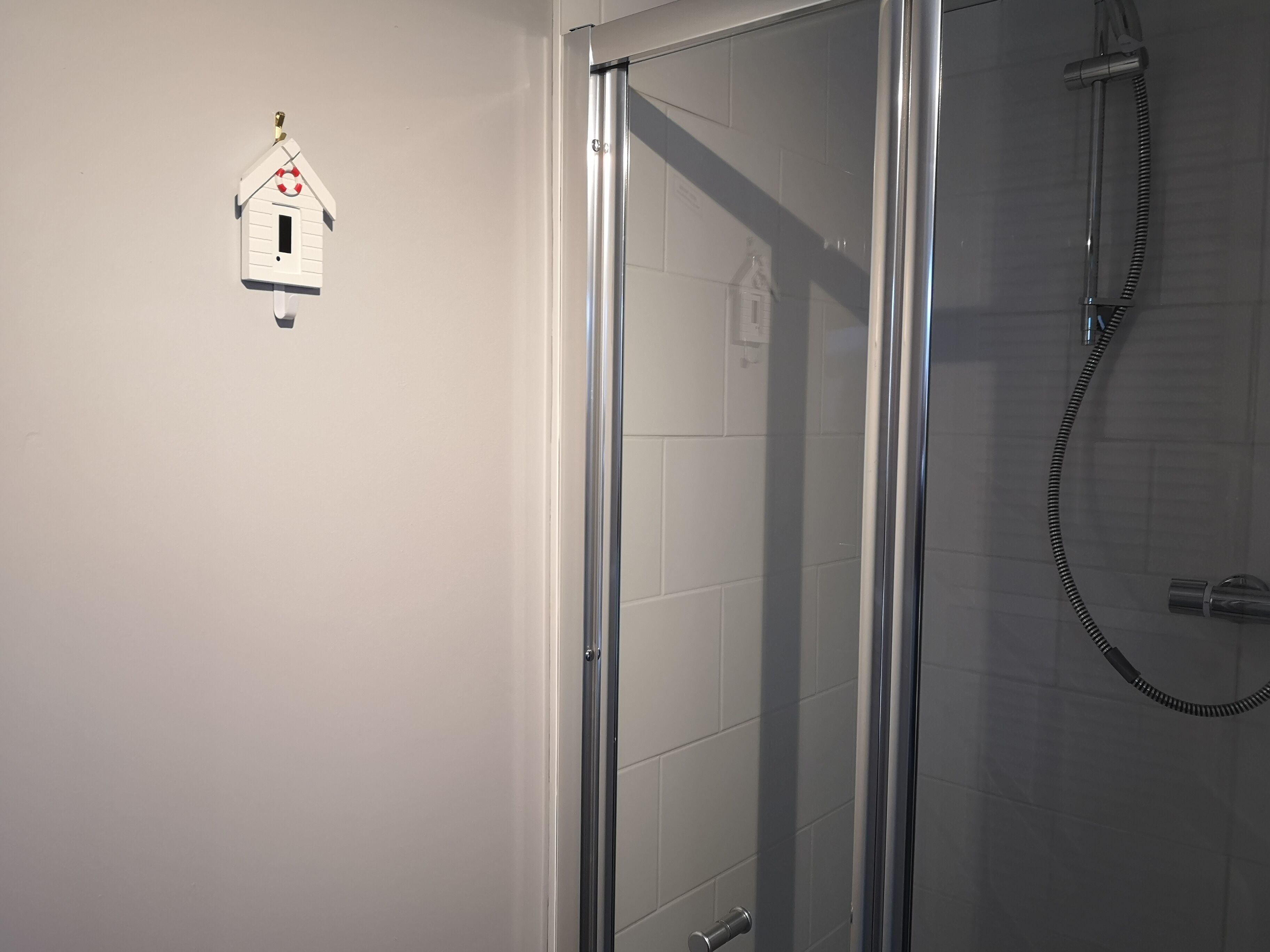 Apartment | Bathroom | Shower, hair dryer, towels