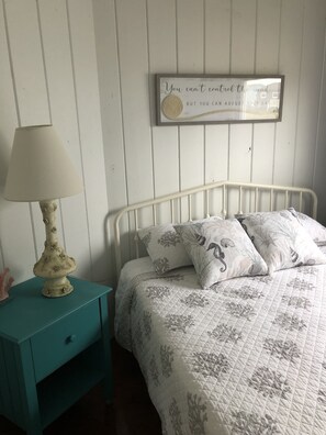 2 bedrooms, free WiFi, bed sheets - Charming Beach Cottage on Popham Beach (Phippsburg)