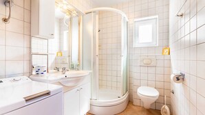 A bathroom with a shower, toilet, sink, and a mirror. - Ema - Cozy Pet-friendly Suite for Two with Parking (Baška)