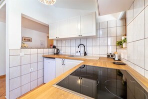 Fridge, oven, stovetop, coffee/tea maker - Sara A4 - Charming 2-Bedroom Apartment for 4, with Parking (Baška)