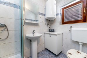 Shower, towels