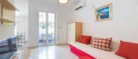 Fernseher, Tischtennisplatte