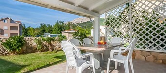 Apartment Ljubica with terrace, garden and grill