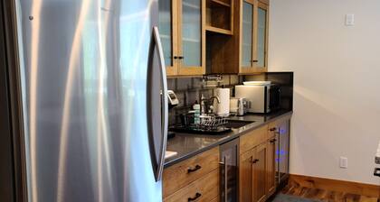 Country guest cottage. Lower level, Private, quiet, minutes from Leavenworth.