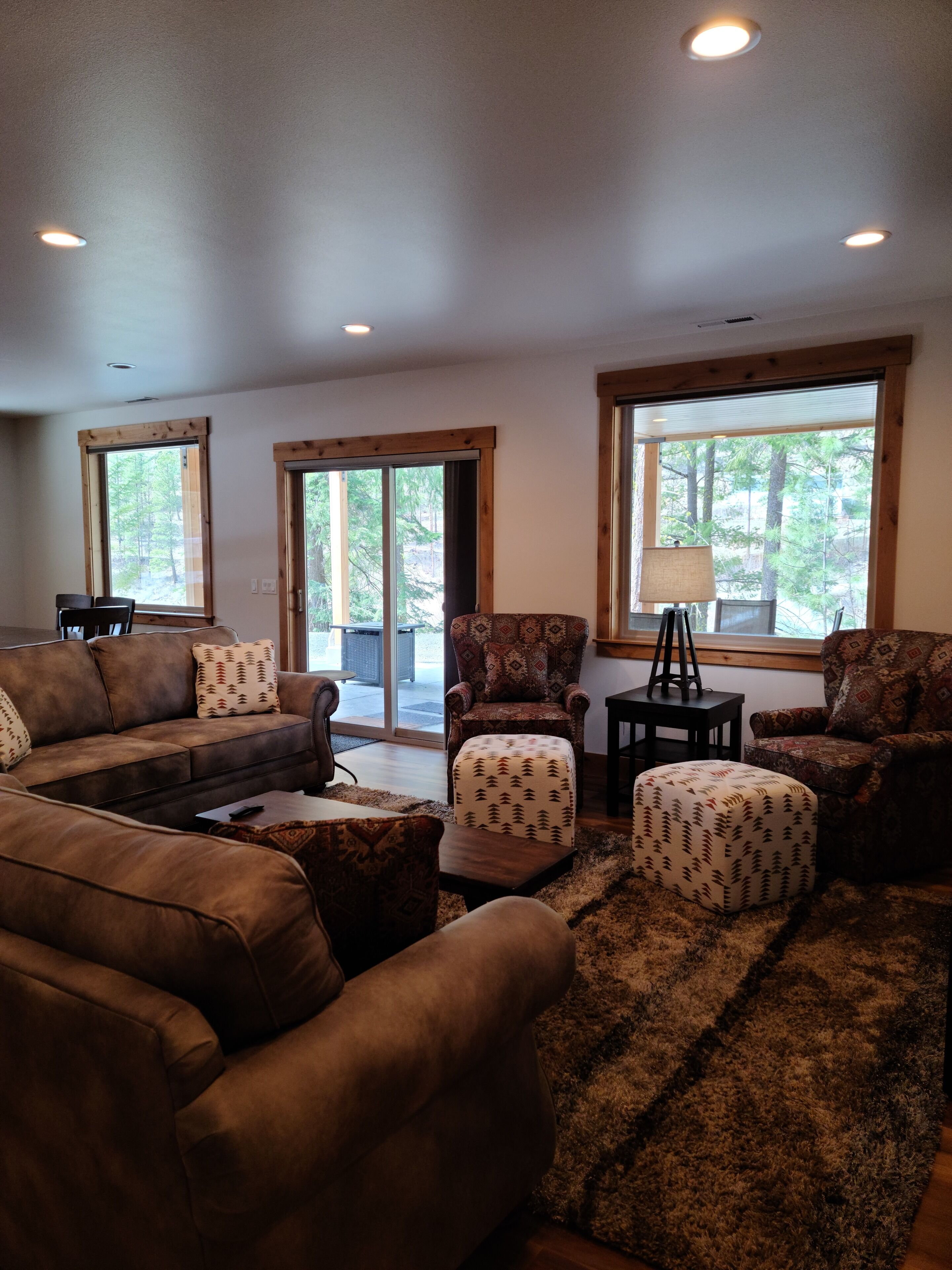 Smart TV, livros, aparelho de som