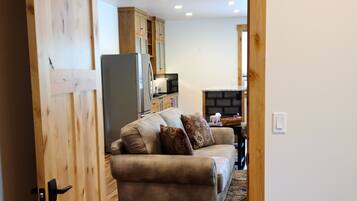 Smart TV, books, stereo