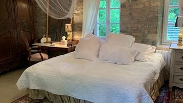 4 slaapkamers, een bureau, een strijkplank/strijkijzer, gratis wifi